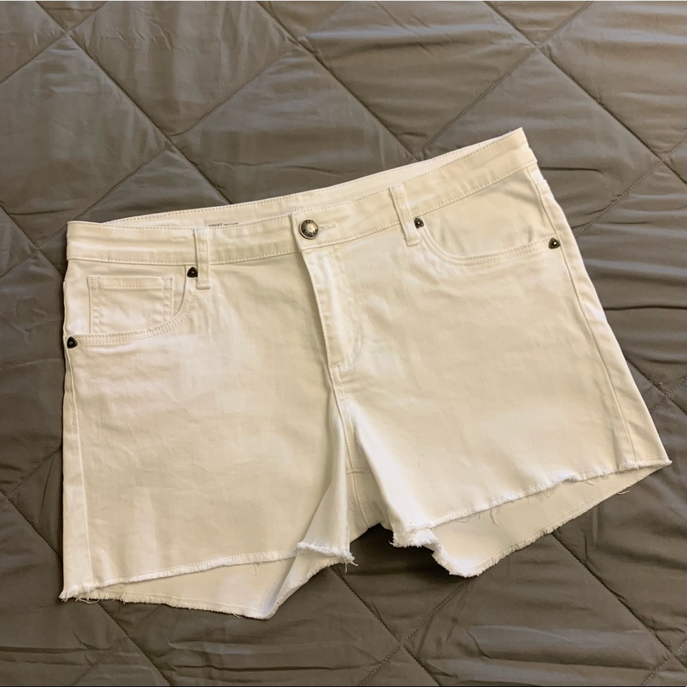 Evereve White Denim Shorts